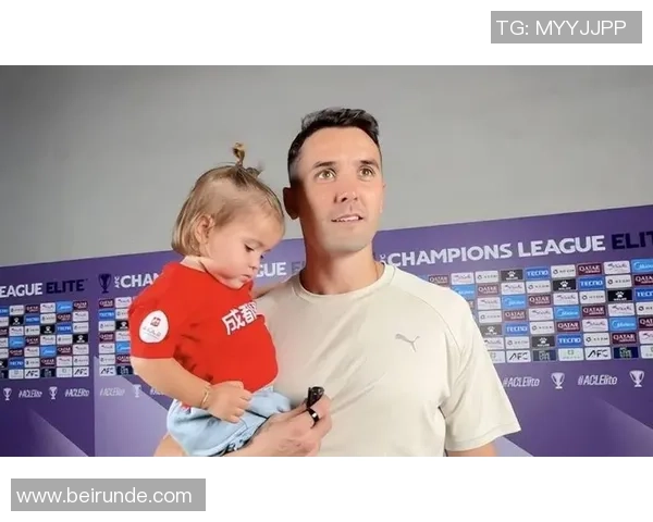 足球明星喜迎新生儿子家庭幸福满溢引发球迷热议